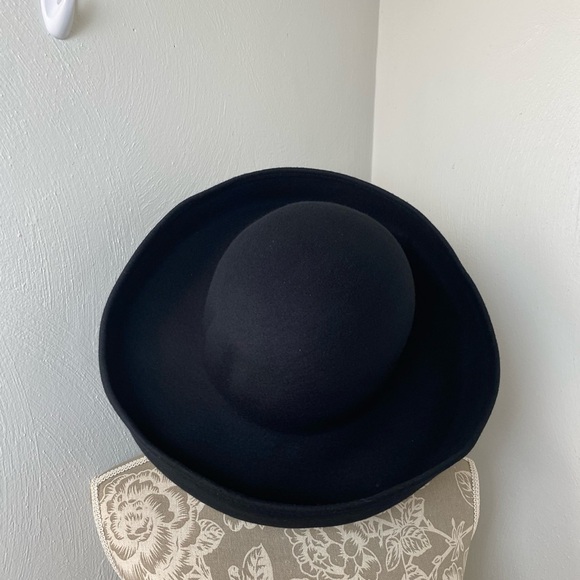 Vintage Women\'s Black 100% Wool Hat. WPL  4385. main image 4